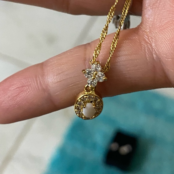 Gold plated diamond necklace and matching earrings - Picture 6 of 6